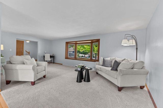 1330 N BRIARCLIFF DRIVE, Appleton, WI 54915