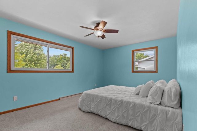 1330 N BRIARCLIFF DRIVE, Appleton, WI 54915