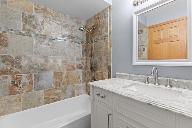 1330 N BRIARCLIFF DRIVE, Appleton, WI 54915