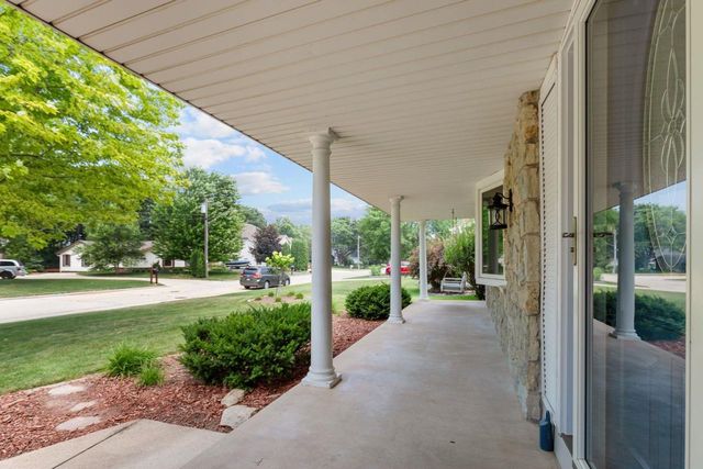 1330 N BRIARCLIFF DRIVE, Appleton, WI 54915