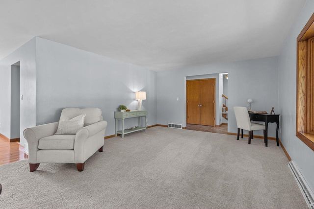 1330 N BRIARCLIFF DRIVE, Appleton, WI 54915
