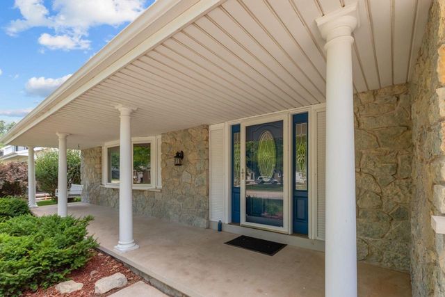 1330 N BRIARCLIFF DRIVE, Appleton, WI 54915