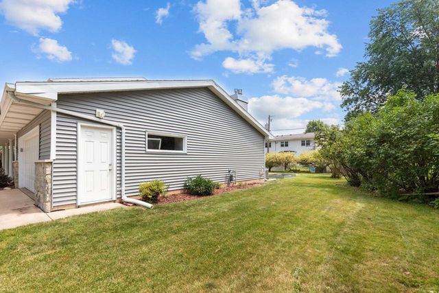 1330 N BRIARCLIFF DRIVE, Appleton, WI 54915