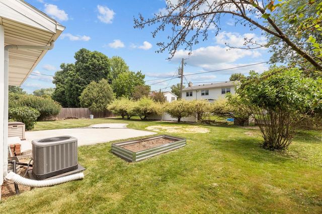 1330 N BRIARCLIFF DRIVE, Appleton, WI 54915