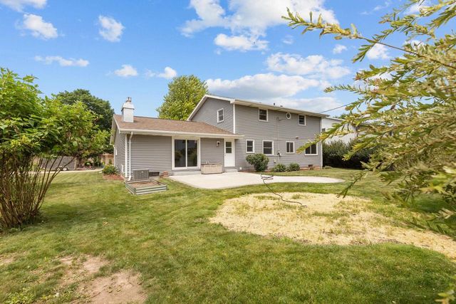1330 N BRIARCLIFF DRIVE, Appleton, WI 54915
