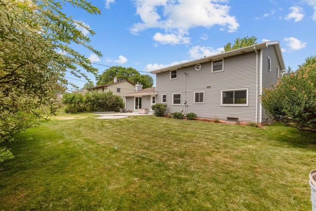 1330 N BRIARCLIFF DRIVE, Appleton, WI 54915