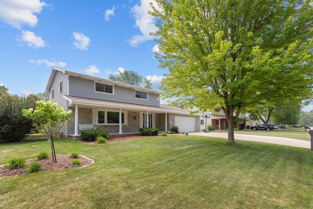 1330 N BRIARCLIFF DRIVE, Appleton, WI 54915