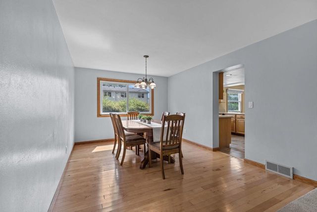 1330 N BRIARCLIFF DRIVE, Appleton, WI 54915