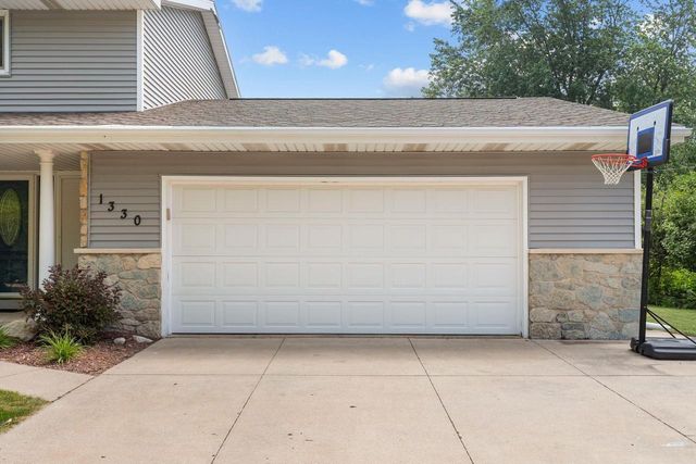 1330 N BRIARCLIFF DRIVE, Appleton, WI 54915
