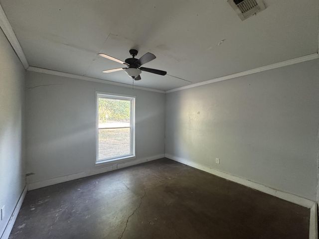 1516 E McLennan Ave, Mart, TX 76664