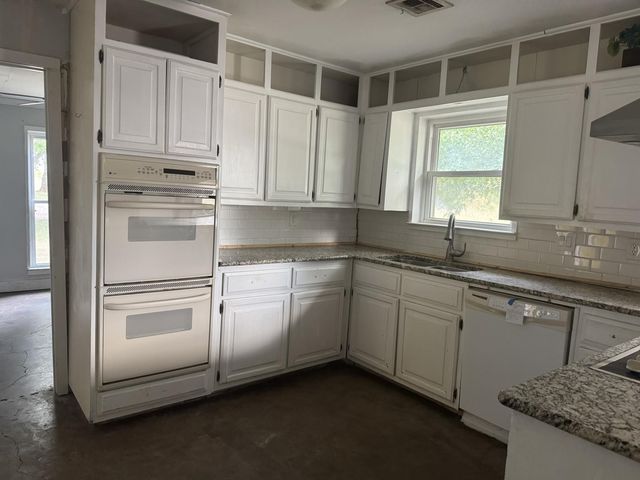 1516 E McLennan Ave, Mart, TX 76664