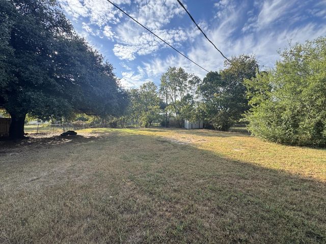 1516 E McLennan Ave, Mart, TX 76664