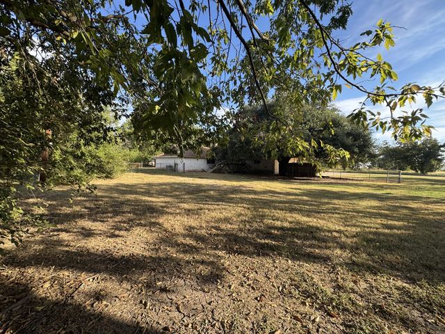 1516 E McLennan Ave, Mart, TX 76664