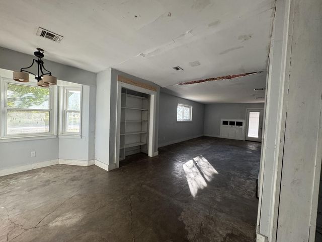 1516 E McLennan Ave, Mart, TX 76664