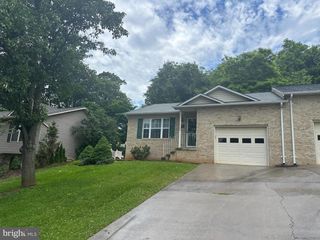 609 CRESTHAVEN CT, Front Royal, VA 22630