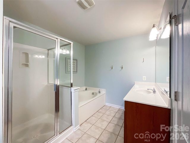 2005 Blue Iris Drive, Matthews, NC 28104