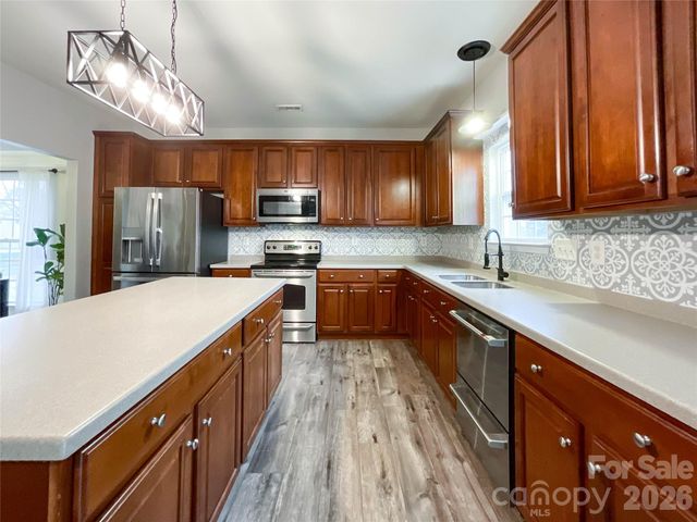 2005 Blue Iris Drive, Matthews, NC 28104