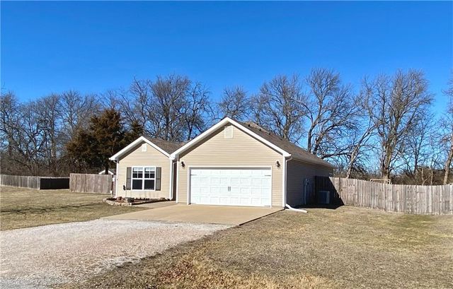 977 SE 380 Road, Knob Noster, MO 65336