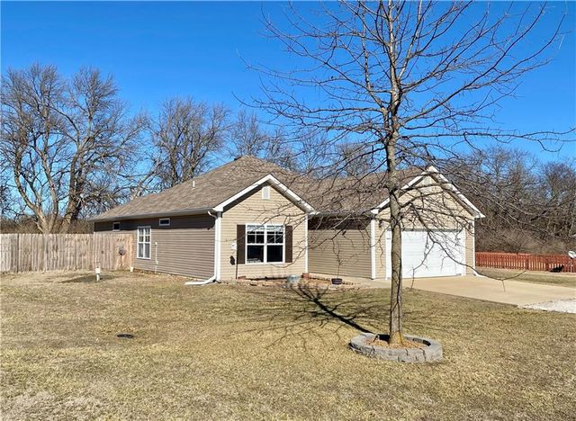 977 SE 380 Road, Knob Noster, MO 65336