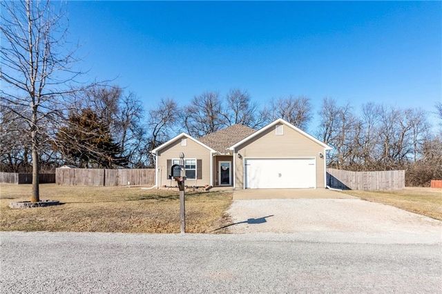 977 SE 380 Road, Knob Noster, MO 65336