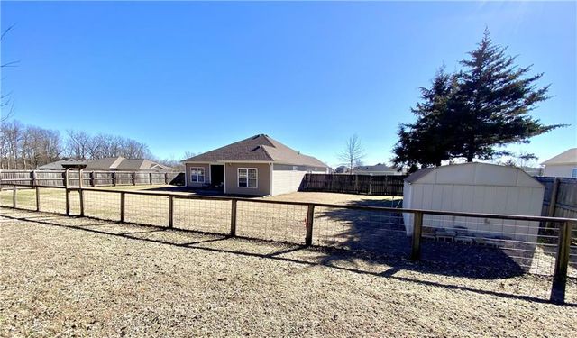 977 SE 380 Road, Knob Noster, MO 65336