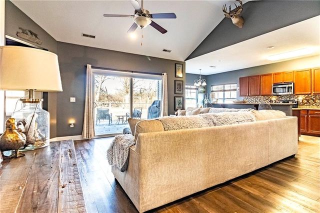 977 SE 380 Road, Knob Noster, MO 65336