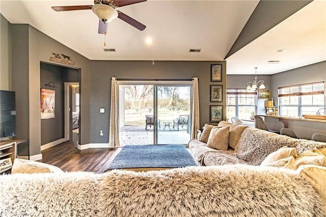 977 SE 380 Road, Knob Noster, MO 65336