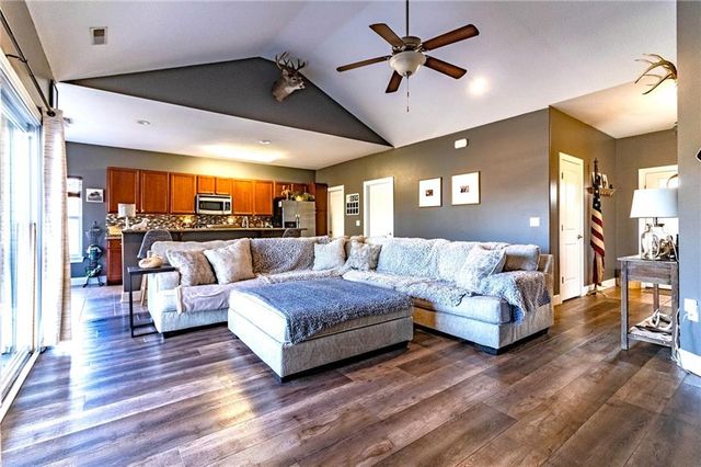 977 SE 380 Road, Knob Noster, MO 65336