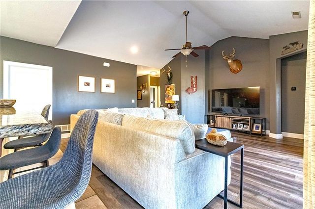 977 SE 380 Road, Knob Noster, MO 65336