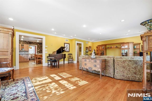 76 Summit, Hackensack, NJ 07601