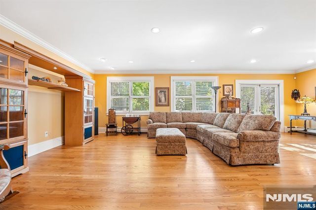 76 Summit, Hackensack, NJ 07601