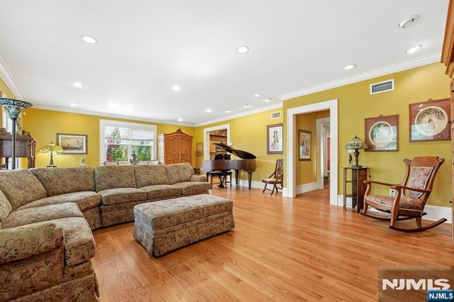 76 Summit, Hackensack, NJ 07601
