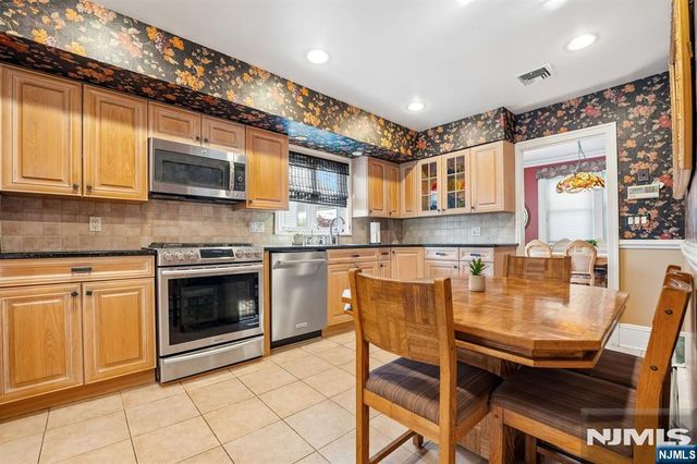 76 Summit, Hackensack, NJ 07601