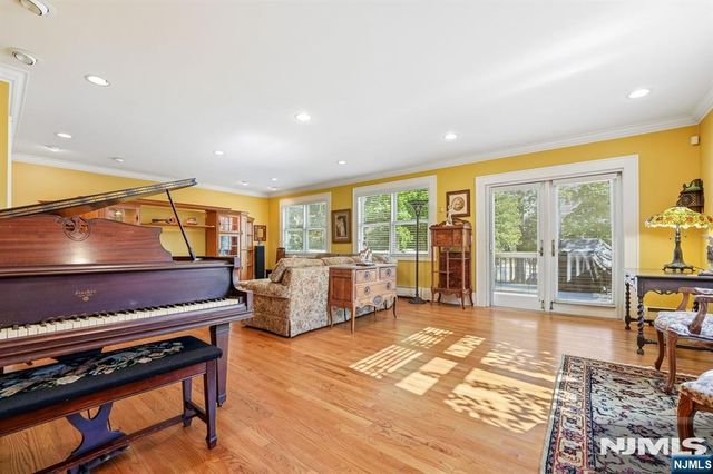76 Summit, Hackensack, NJ 07601