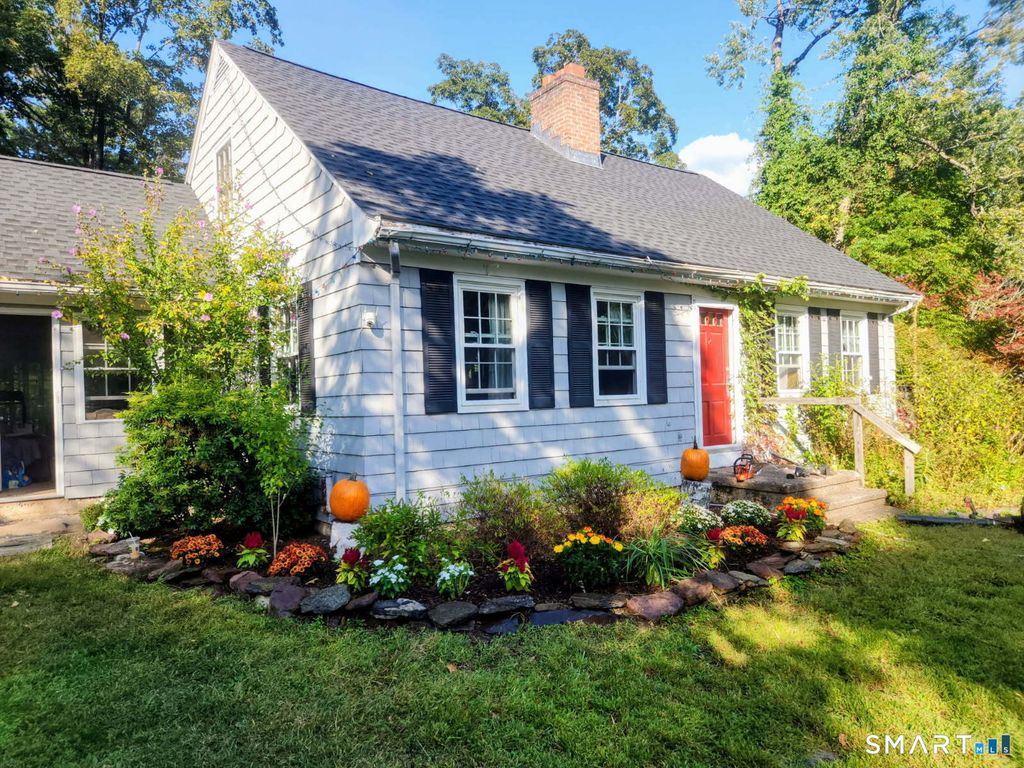 2 Tunxis Street, Farmington, CT 06032