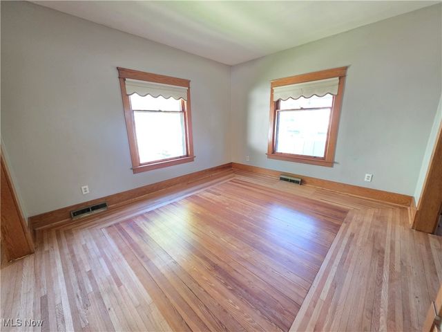 1116 Adelaide Avenue SE, Warren, OH 44484