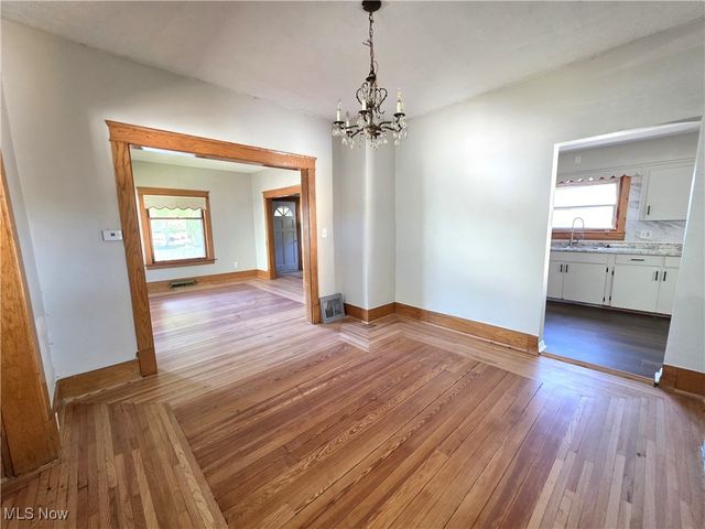 1116 Adelaide Avenue SE, Warren, OH 44484