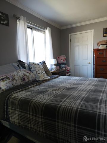 71 Eton Way, Franklin, NJ 08873