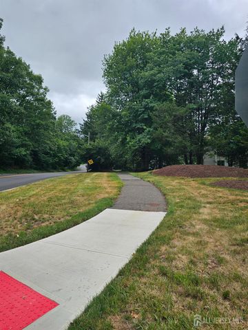 71 Eton Way, Franklin, NJ 08873