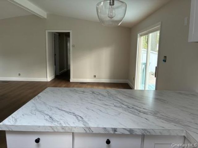 1661 Old Country Road Road 466, Riverhead, NY 11901