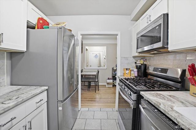 21440 Prestwick Avenue, Harper Woods, MI 48225