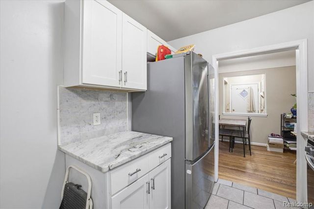 21440 Prestwick Avenue, Harper Woods, MI 48225