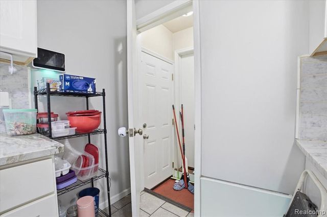 21440 Prestwick Avenue, Harper Woods, MI 48225