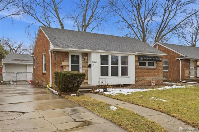 21440 Prestwick Avenue, Harper Woods, MI 48225