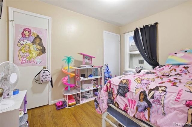 21440 Prestwick Avenue, Harper Woods, MI 48225