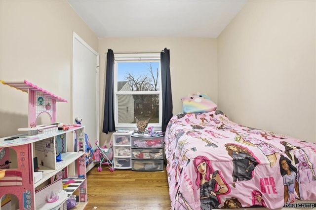 21440 Prestwick Avenue, Harper Woods, MI 48225