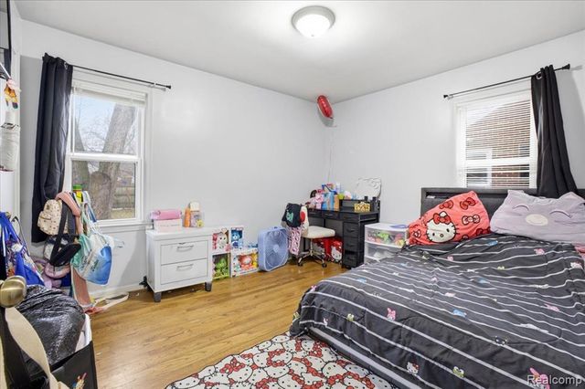 21440 Prestwick Avenue, Harper Woods, MI 48225