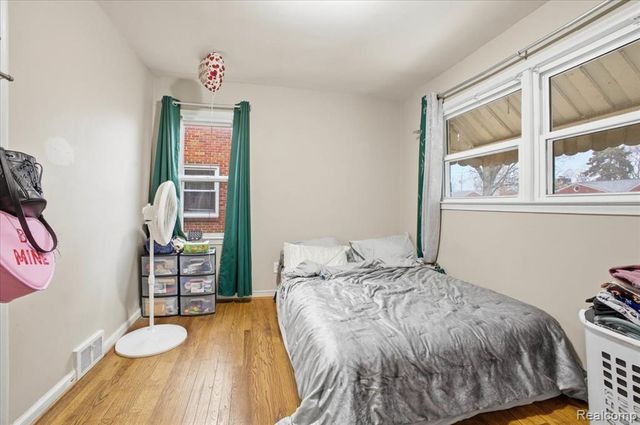 21440 Prestwick Avenue, Harper Woods, MI 48225