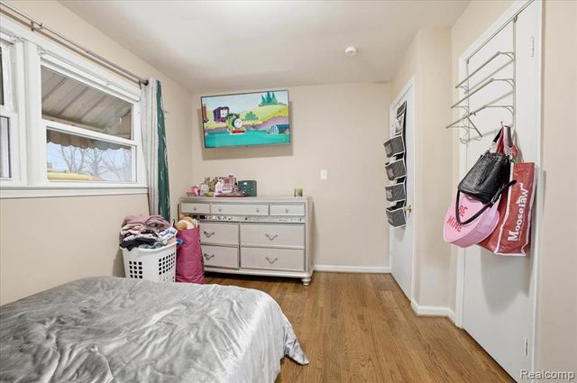 21440 Prestwick Avenue, Harper Woods, MI 48225