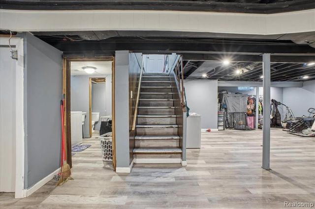 21440 Prestwick Avenue, Harper Woods, MI 48225